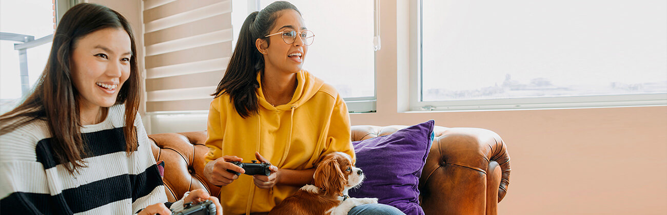 two women and a dog gaming with Mesh WiFi